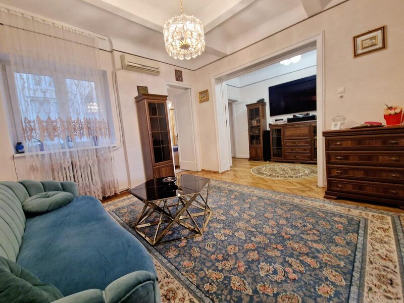 Mantuleasca, Calarasilor, Coposu, apartament 3 camere, centrala termica